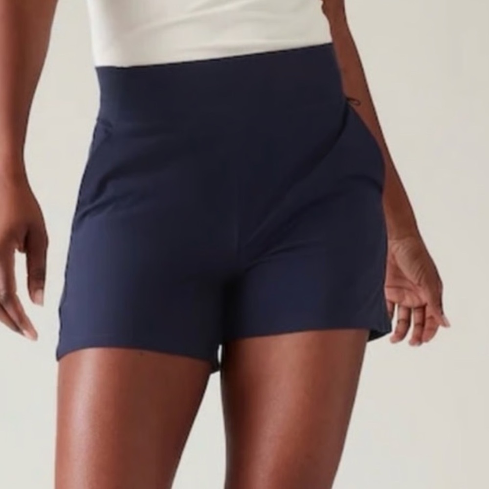 Athleta Brooklyn Women's Navy Shorts size 20 new with out tags